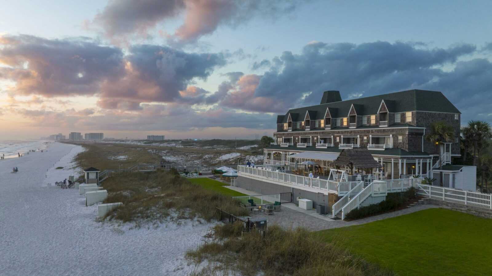 Автоответчик от отеля Henderson Park Inn и лежит в пространстве, ФLorida