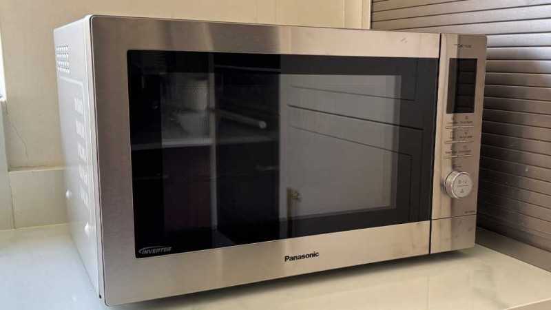 panasonics microwave air fryer oven can cook just about anything 3b3291d