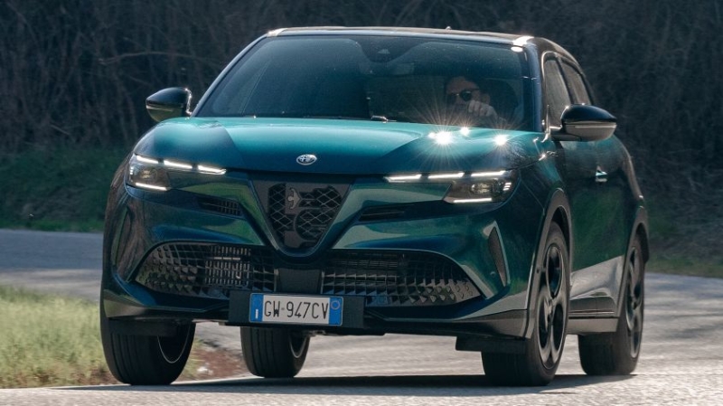 Автомобильная сделка дня: выдающийся гибрид Alfa Romeo Junior, гибрид менее чем за 250 фунтов в месяц