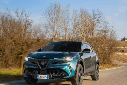 Автомобильная сделка дня выдающийся гибрид Alfa Romeo Junior, гибрид менее чем за 250 фунтов в месяц