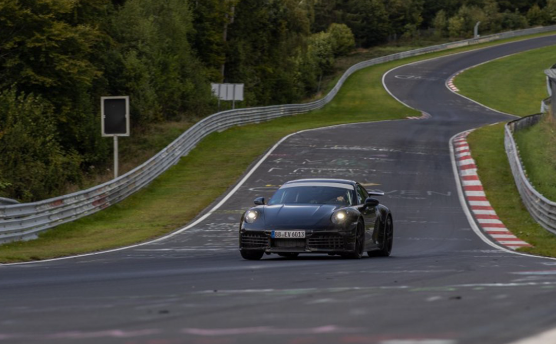 Новый Porsche 911 с турбонаддувом переходит на гибридную силовую установку для придания большей мощности