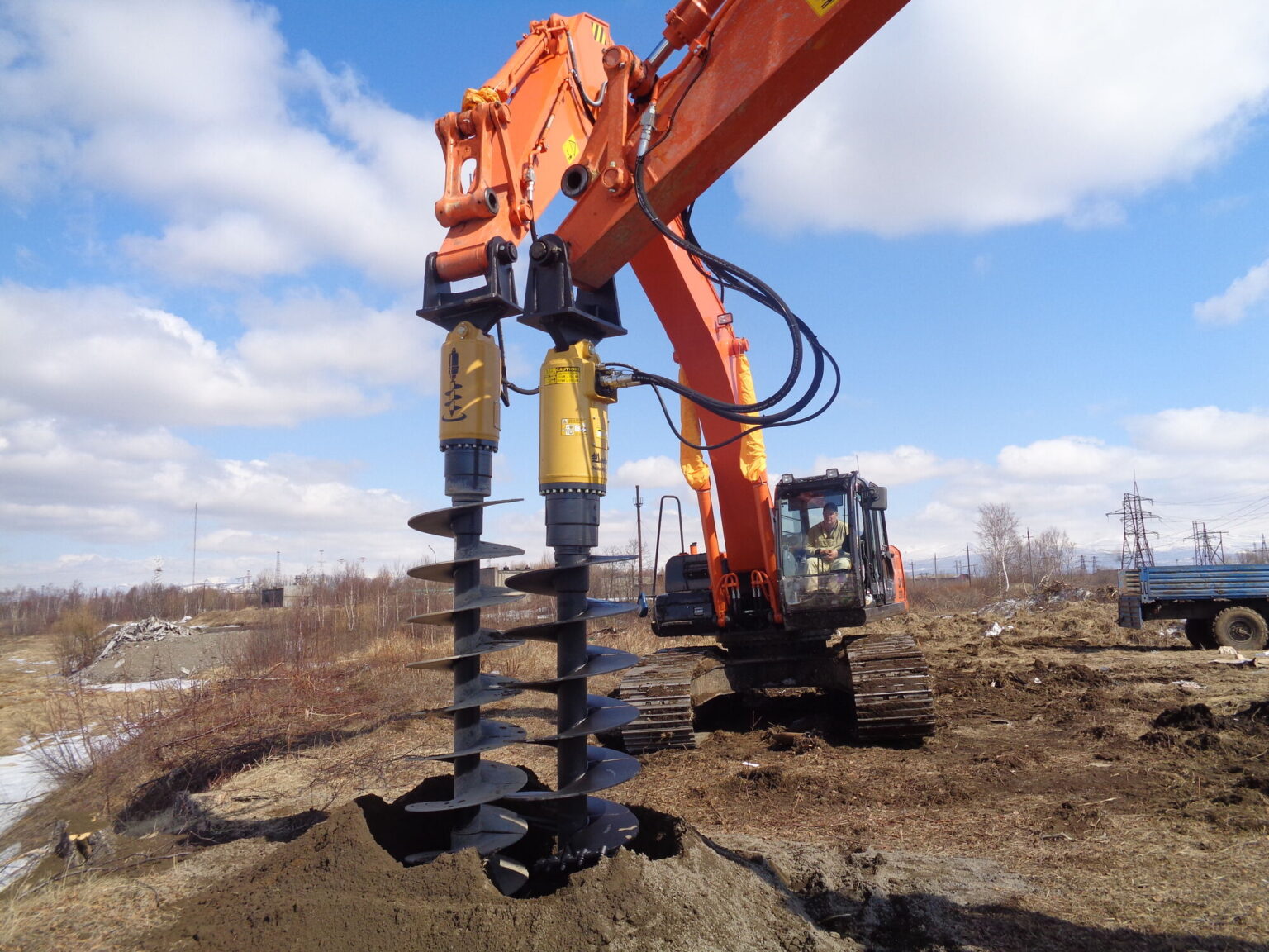 Гидробур на экскаваторе: секрет молниеносной стройки