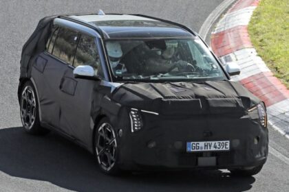 kia-ev3-gt-vyezzhaet-v-njurburgring-gde-gotovitsja-k-zapusku-gorjachej-mashiny-vnedorozhnik-298d78f-2291564-jpg