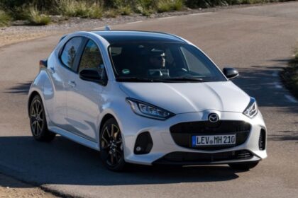 avtomobilnaja-sdelka-dnja-ishhite-gibridnyj-hetchbek-priobretite-mazda-2-hybrid-menee-chem-za-200-funtov-v-mesjac-7422dcc-2402546-jpg