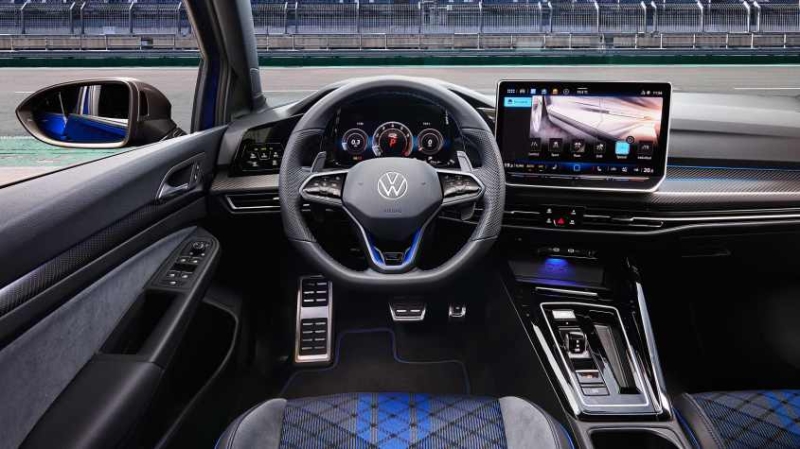 Автомобильная сделка дня: VW Golf R стоит на 15 дороже в месяц, чем GTI?