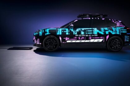 interer-porsche-cayenne-electric-otlichaetsja-bolshim-kolichestvom-ekranov-i-komfortom-07f5c9e-1772751-jpg