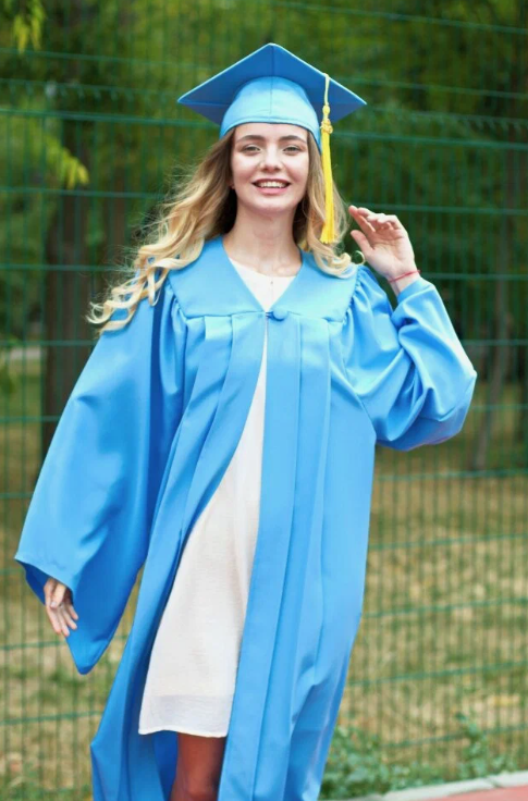 Мантия выпускника — идеальный подарок для выпускного торжества