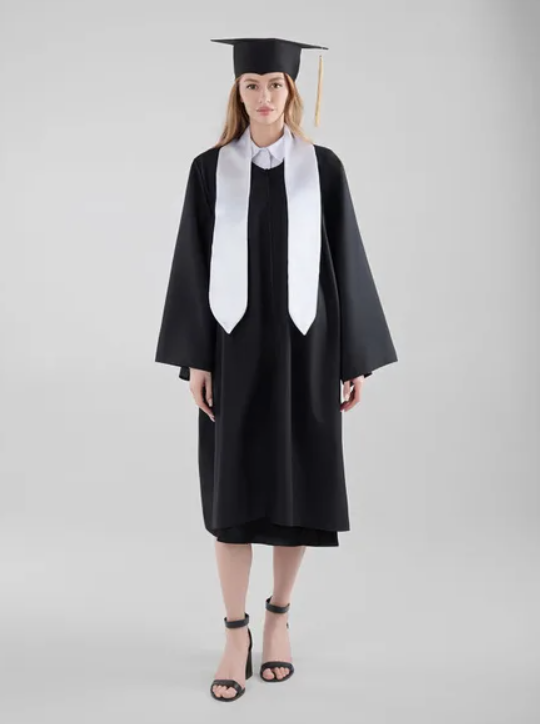 Мантия выпускника — идеальный подарок для выпускного торжества