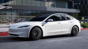 Новая модель Tesla Model 3 Standard выходит на рынок на фоне стремительного падения цен на популярные электромобили EV 6 Tesla Model 3