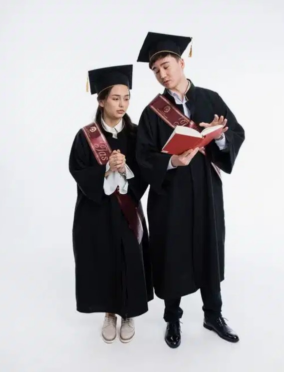 Виды мантий и секреты удачного выбора для праздника